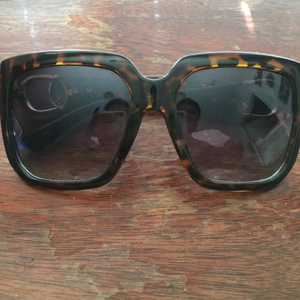 Cheetah print sunglasses